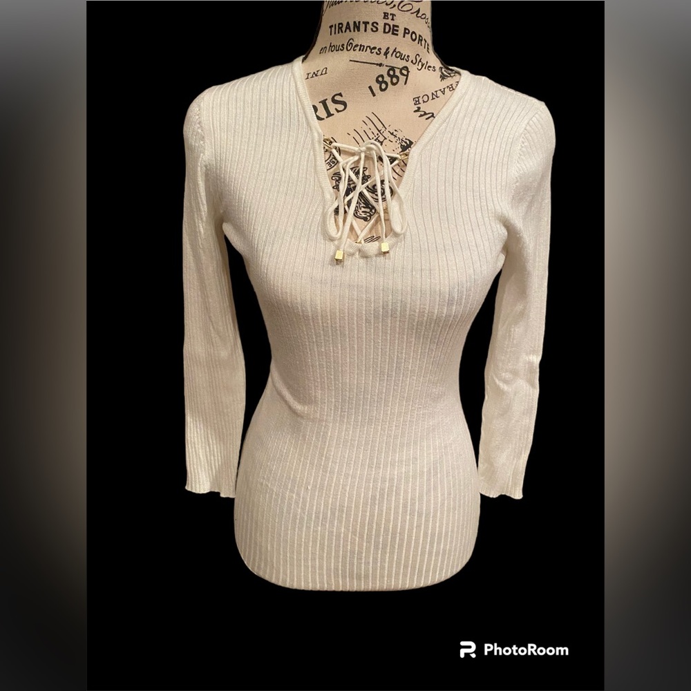 Jennifer Lopez Cream Colored Ribbed Sweater